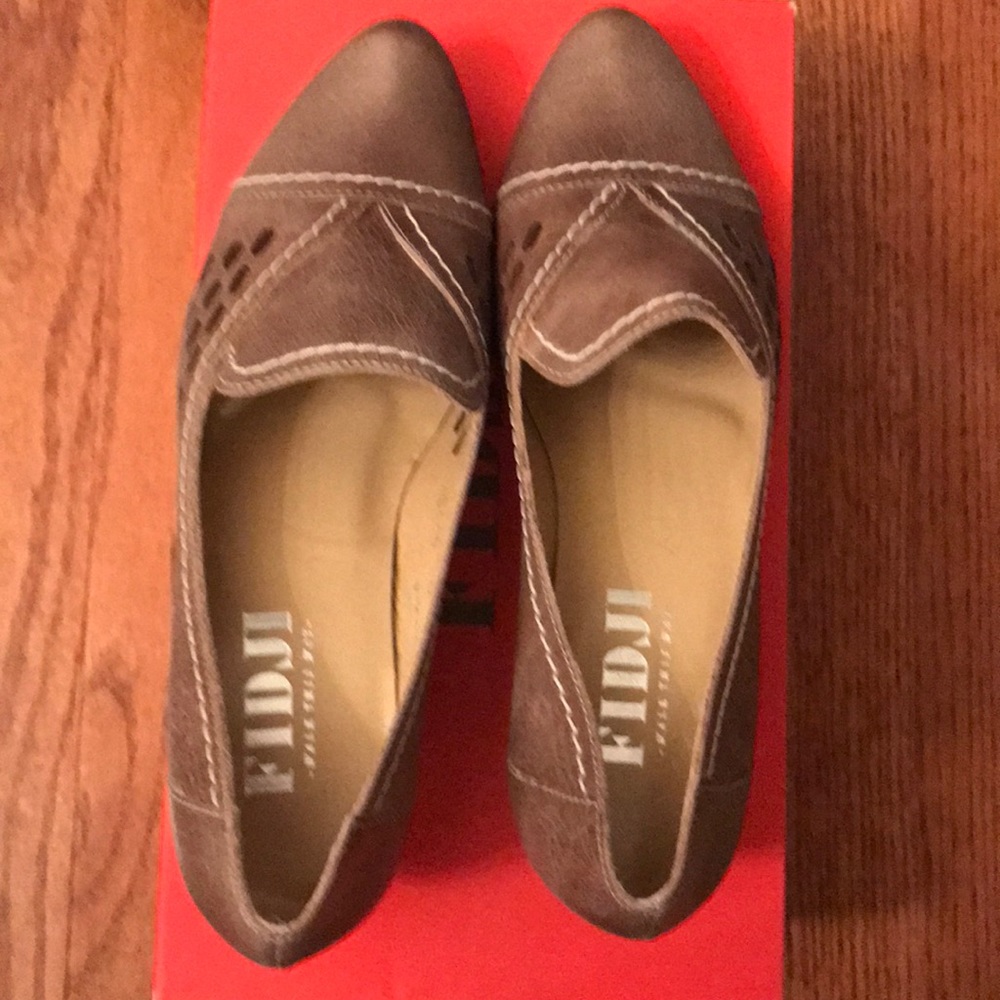 NWT, Fidji leather upper